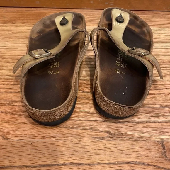 𝅺birkenstock woman’s gold sandals - Picture 8 of 14